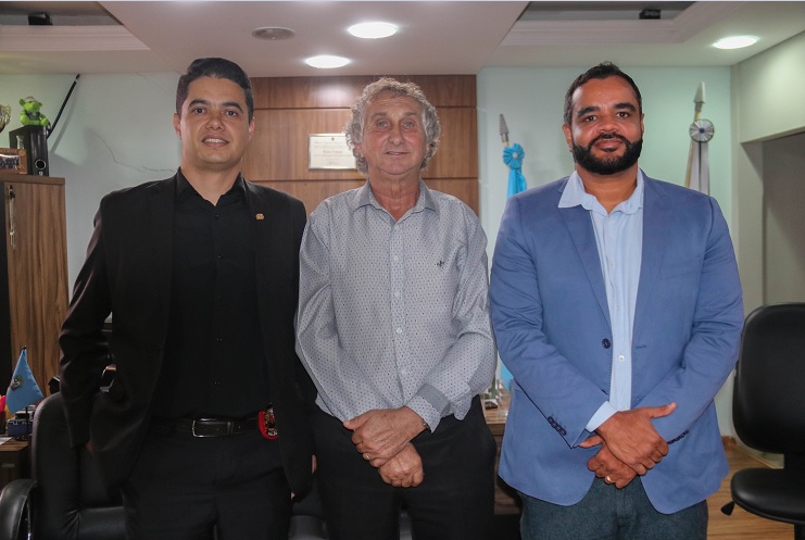 PREFEITO DE SARANDI RECEBE NOVO DELEGADO